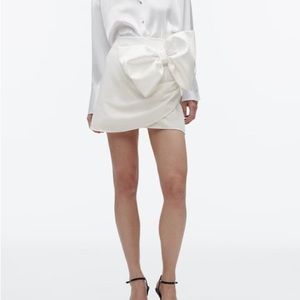 Zara BOW MINI SKORT
ECRU NWT